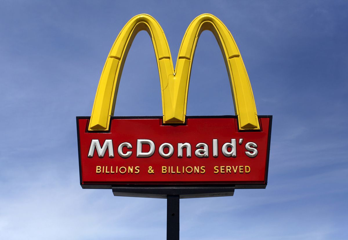 Pudełko BigMaca droższe od kanapki. McDonald's nawiązał współpracę ze znanym projektantem