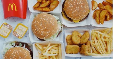 Przez 90 dni jadł tylko w McDonald's. Trudno uwierzyć w to, co się stało z jego ciałem