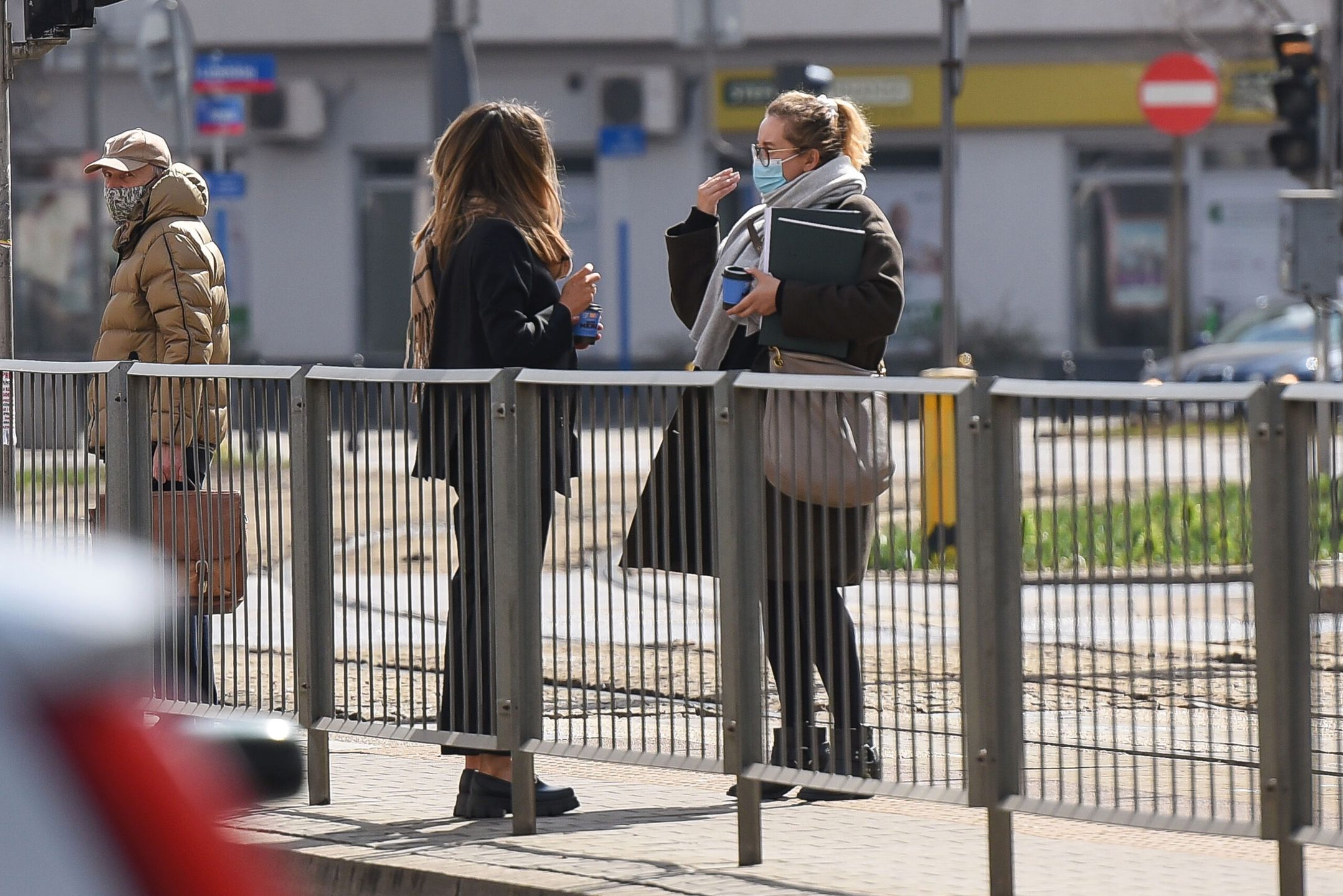 Małgorza Rozenek spaceruje po Warszawie