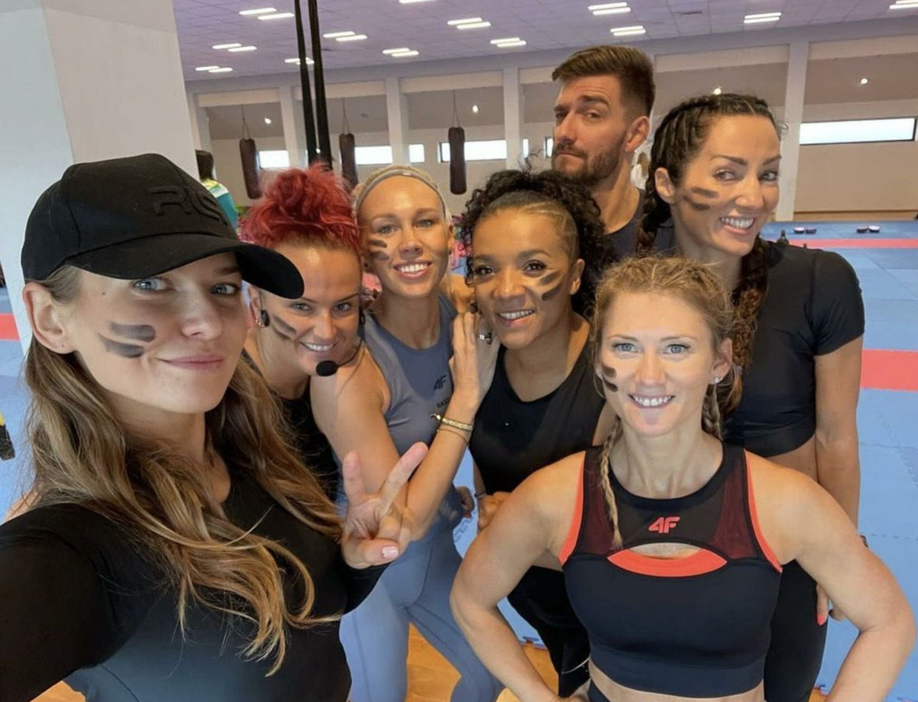 Anna Lewandowska ze swoim teamem | fot. Instagram.com/annalewandowskahpba