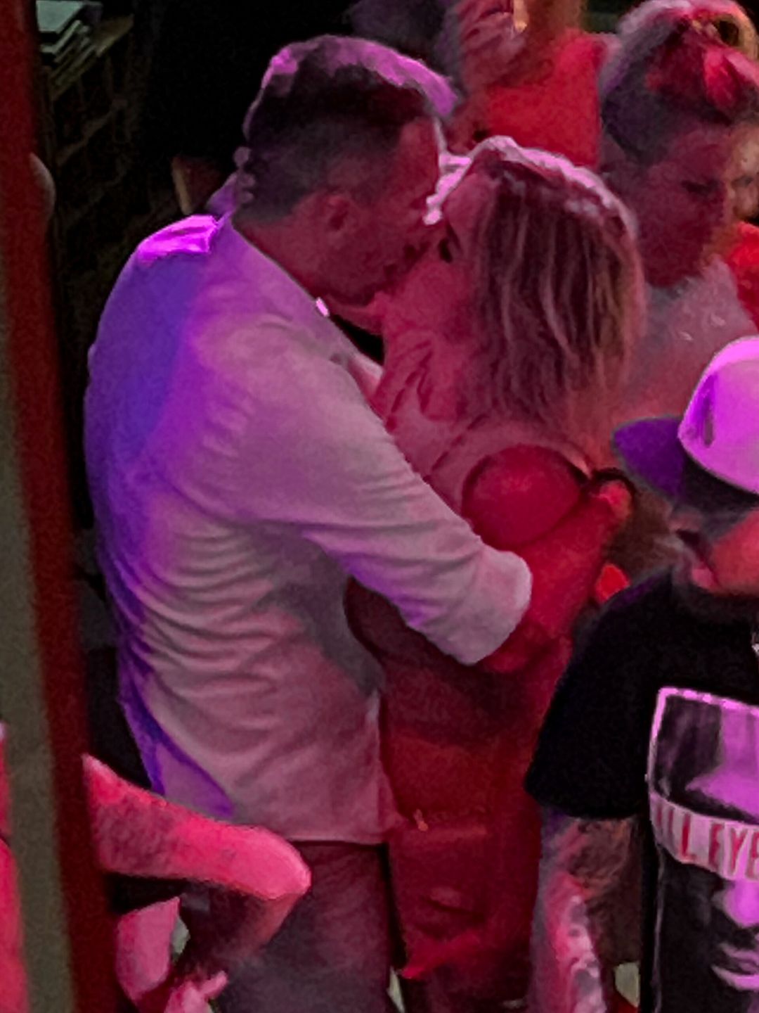 Joanna Racewicz w klubie z partnerem
