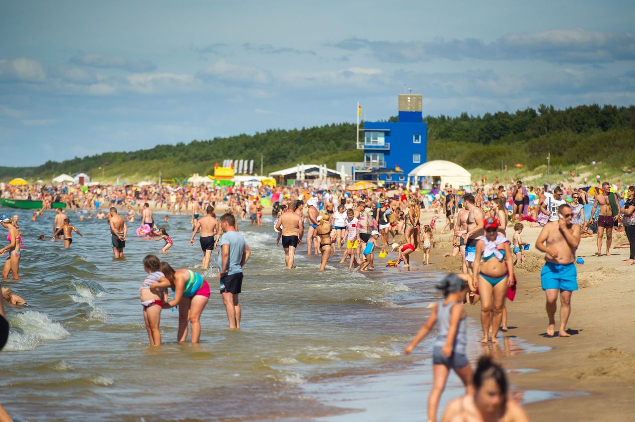 dziecko zgubiło się na plaży fot. freepik