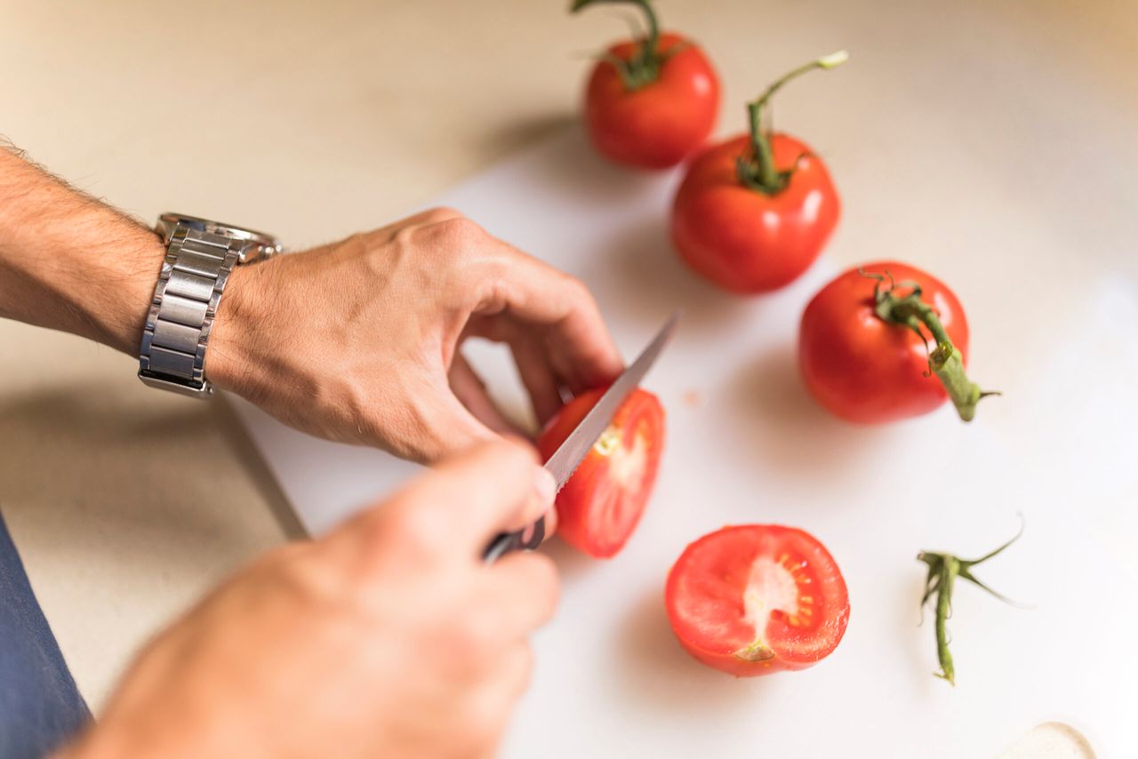 Co zrobić ze spleśniałym pomidorem? Fot. Freepik