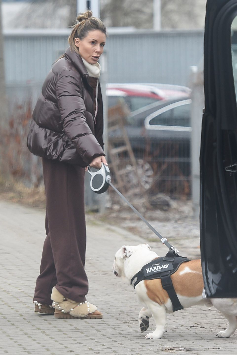 Małgorzata Rozenek z psem u weterynarza