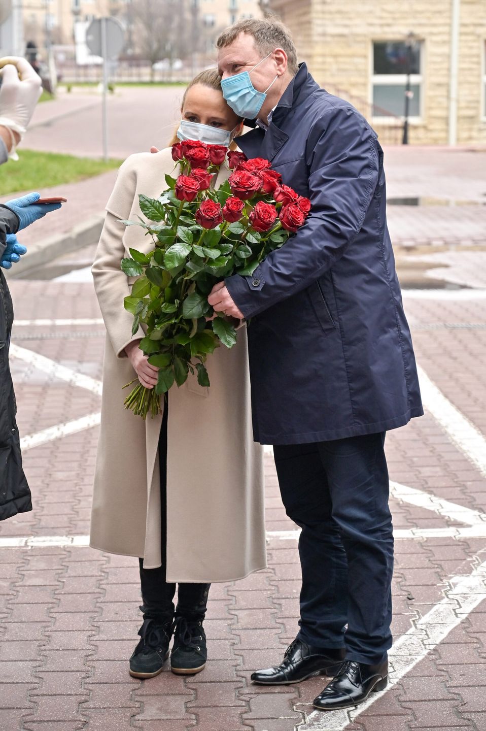 Jacek Kurski odebrał żonę i córkę ze szpitala