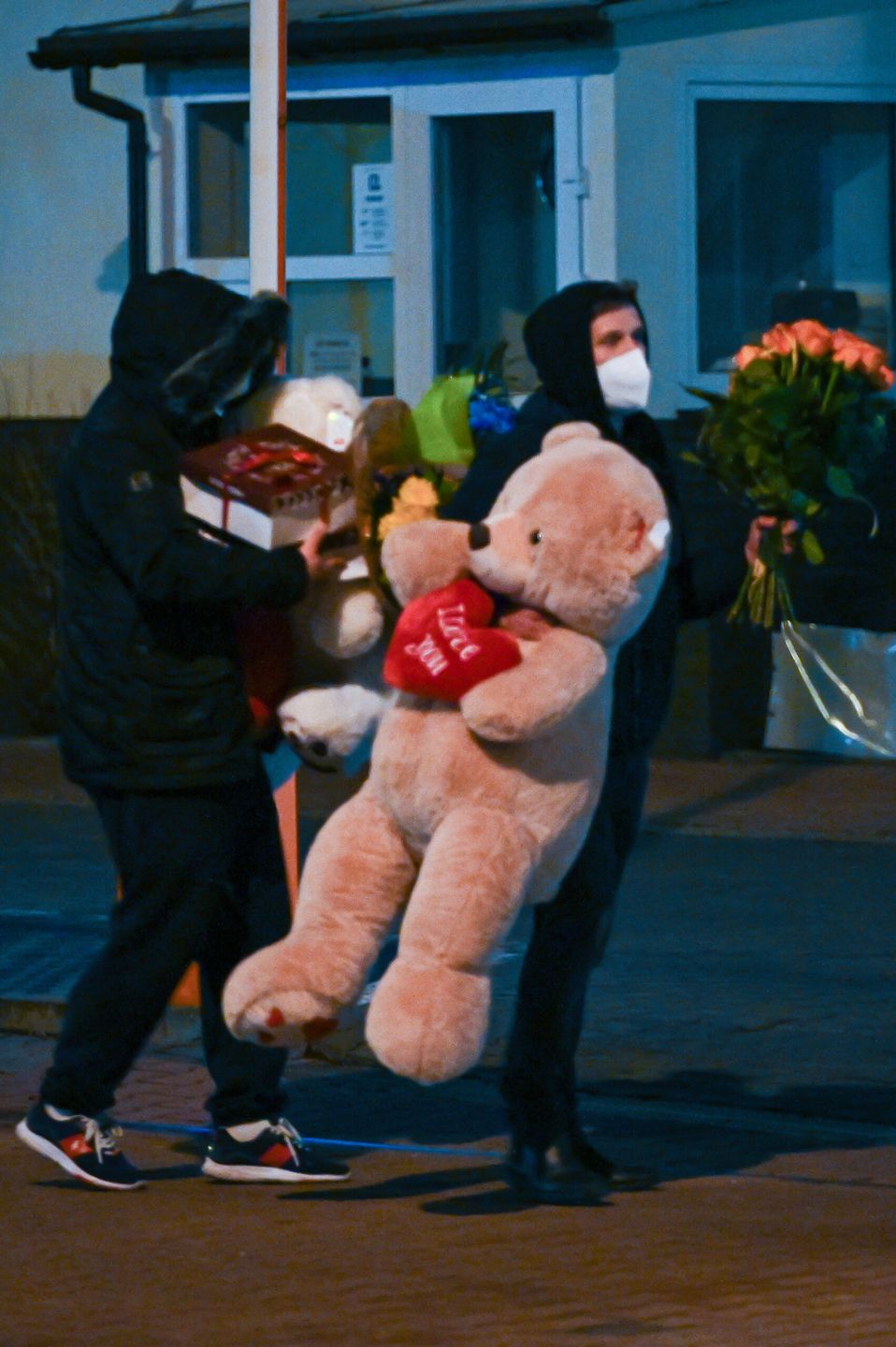 Antek Królikowski odwiedza Joannę Opozdę w szpitalu