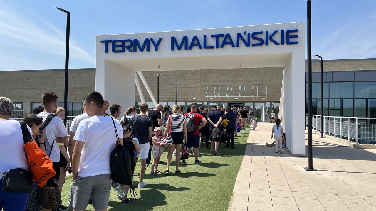 Poznaniacy tłumnie Odwiedzają Termy Maltańskie. Kolejka nie taka straszna