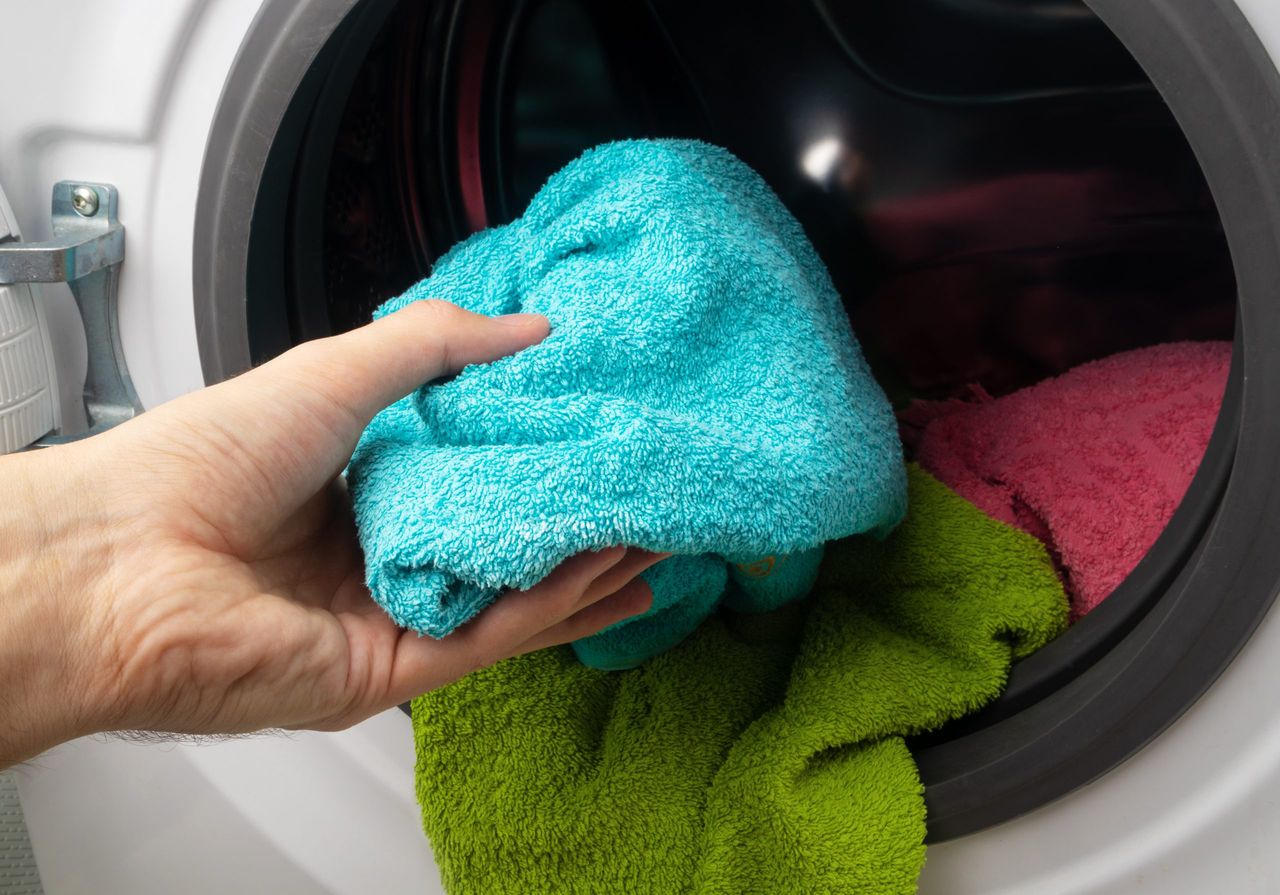 Dodaj do każdego prania, a ręczniki będą puszyste i miękkie jak nigdy