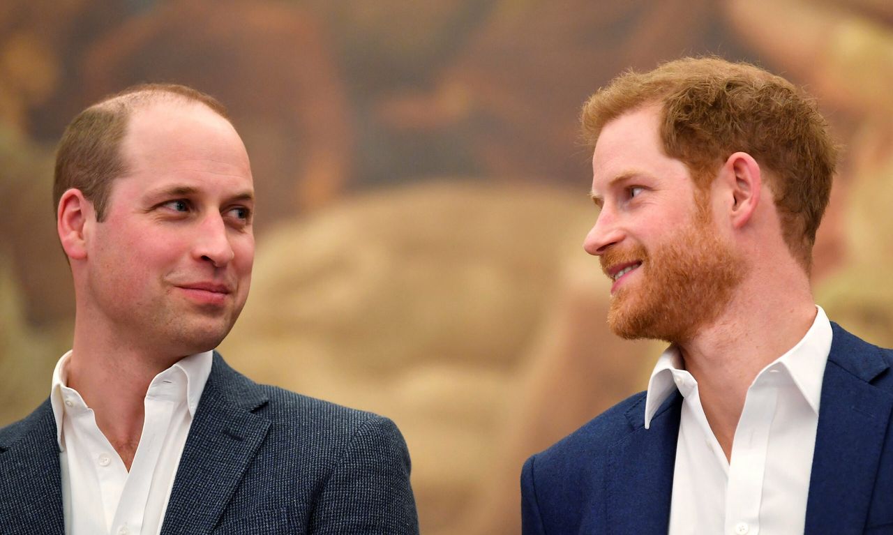 Książę William wyciąga rękę do Harry'ego. Tuż przed przyjazdem brata do Londynu zdecydował się na piękny gest