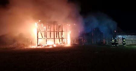 Nocny pożar stodoły w Czajczu