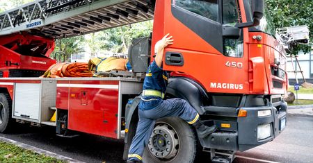 Pożar w kościele św. Floriana w Sosnowcu: Strażacy walczą z ogniem