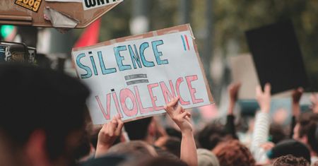 Australijczycy protestują przeciwko przemocy wobec kobiet po ataku w centrum handlowym