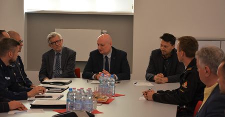 Jutro mecz Lecha Poznań z Legią Warszawa. Wojewoda otrzymał szczegółowy raport od służb mundurowych na temat zabezpieczenia spotkania