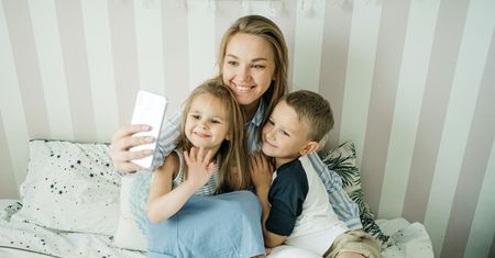 Tylko 14 proc. rodziców uważa, że nie należy publikować zdjęć dzieci w internecie