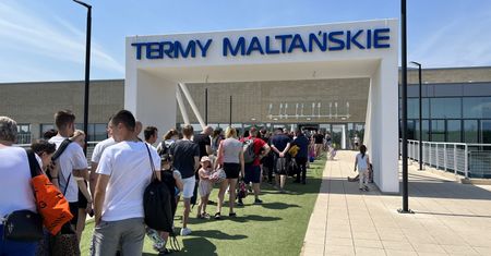 Poznaniacy tłumnie Odwiedzają Termy Maltańskie. Kolejka nie taka straszna