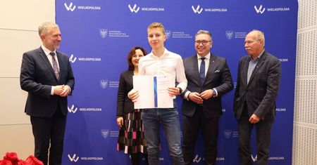 Marszałek wręczył stypendia sportowe zawodnikom wielkopolskich klubów