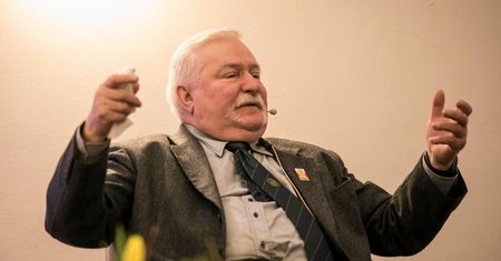 Wałęsa dementuje. "Nie było żadnych problemów finansowych"