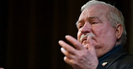 Burza wokół PRL-owskiego generała. Ostra wymiana zdań Wałęsy z Cenckiewiczem