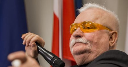 Lech Wałęsa chce rewolucji w UE. Polacy: Nie tędy droga [BADANIE]