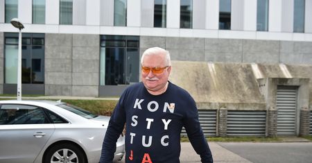 Lech Wałęsa podgrzewa atmosferę przed wylotem do USA
