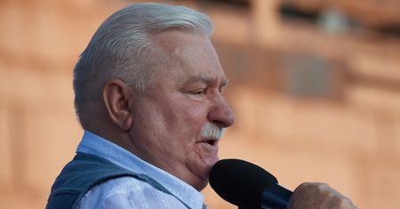 Lech Wałęsa przeprasza Piotra Dudę: nie służył w ZOMO