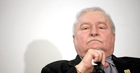 Lech Wałęsa apeluje do Cenckiewicza. Żąda odpowiedzi na 9 pytań