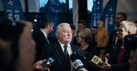 Lech Wałęsa przerywa milczenie ws. Henryka Jankowskiego. "Nie wiedziałem"