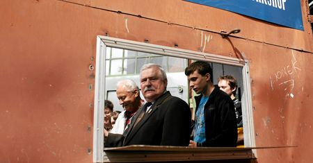 "Wałęsa był na SB 37 razy. Ale nie donosił"