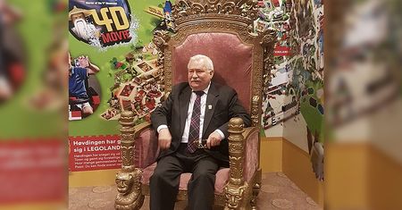 Wałęsa w Legolandzie przyjęty po królewsku. Był nawet tron