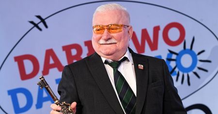 Lech Wałęsa pełen "luzu" i "relaksu" wypoczywa nad morzem. Spotkał m.in. Dorotę Zawadzką