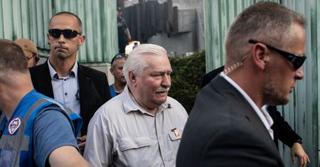 Mocne słowa Tuska o Wałęsie. Cenckiewicz wkracza do gry. "Żenujące"