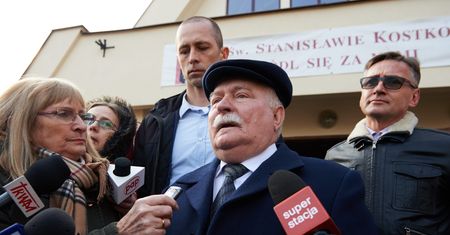 Lech Wałęsa wysłał do premiera i prezydenta materiały ws. teczek Kiszczaka