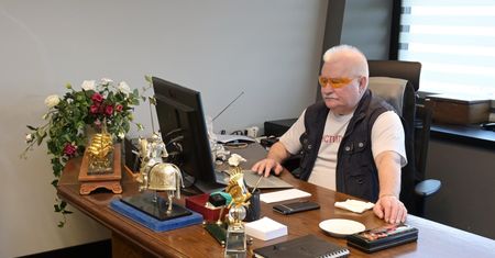 Lech Wałęsa z wpadką na Facebooku. "Jakie standardy? To jest cenzura"