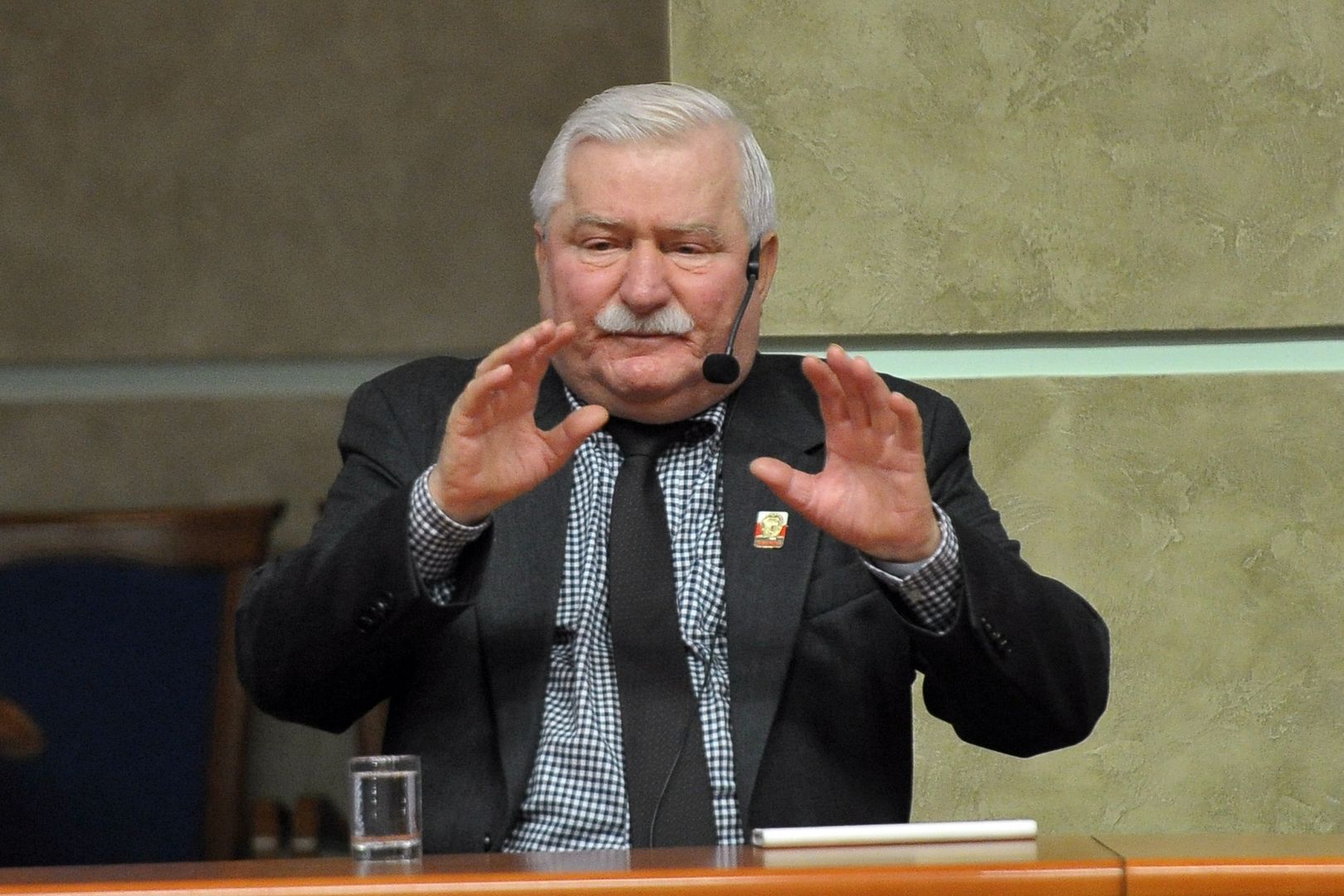 Lech Wałęsa ostrzega: oni będą strzelać
