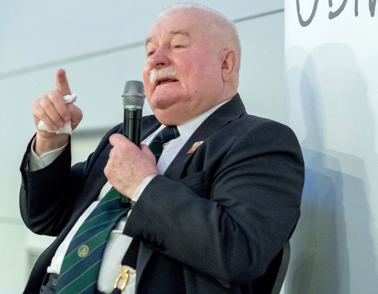 Lech Wałęsa chce "spotkania jeden na jeden" z Cenckiewiczem. Na prowadzącego proponuje duchownego