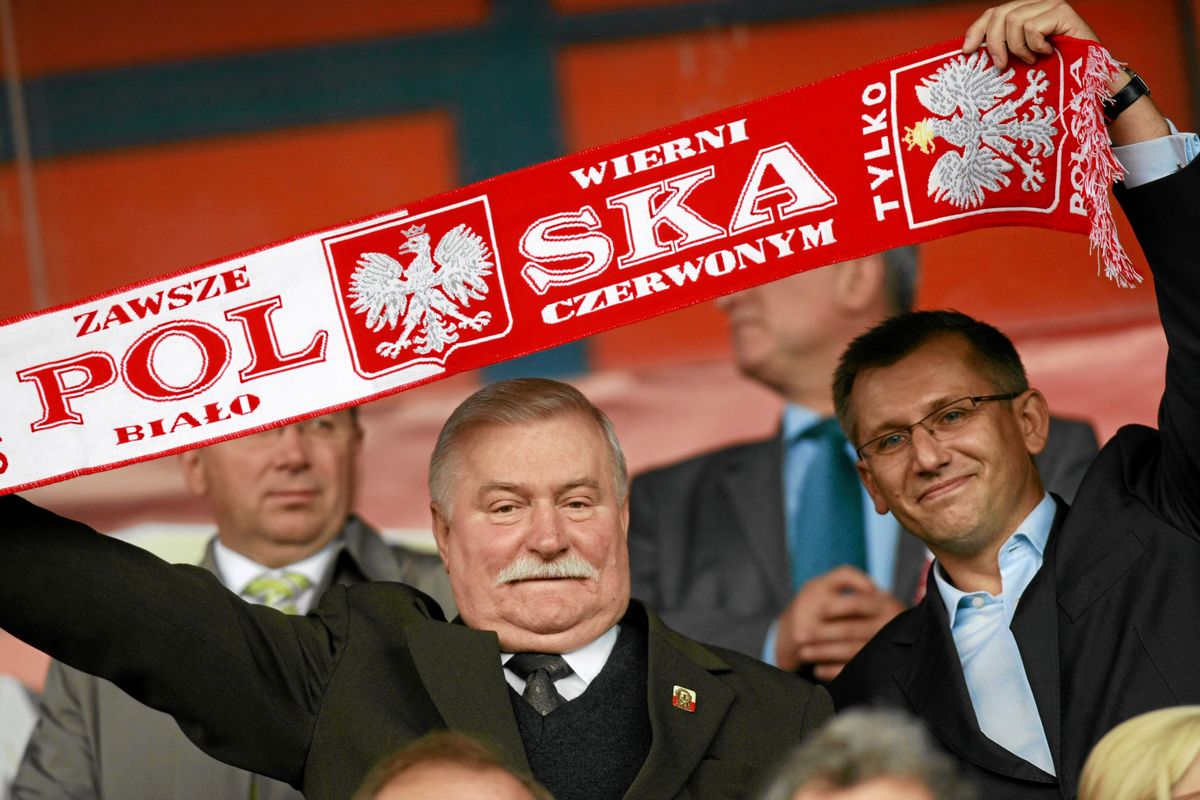 Lech Wałęsa zgłasza się do kadry piłkarskiej? Tak wspiera Roberta Lewandowskiego