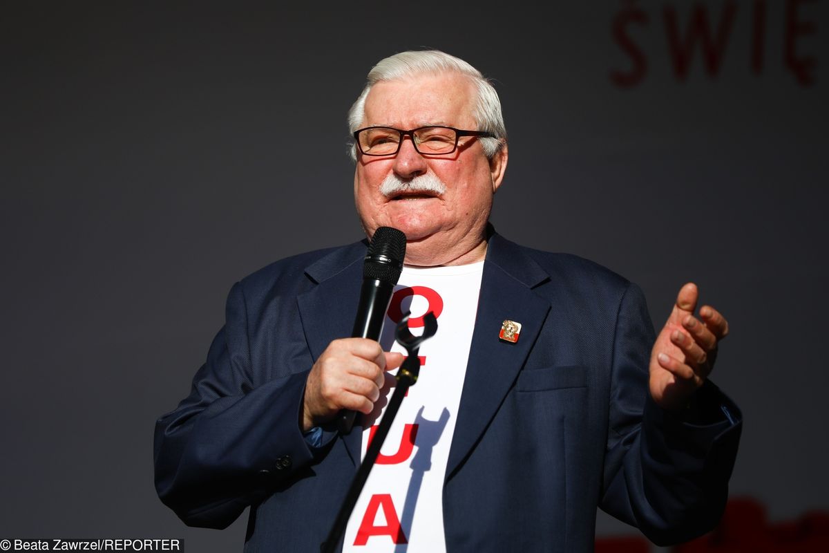 Lech Wałęsa pochwalił się kartką pocztową i zaprosił jej nadawców na spotkanie