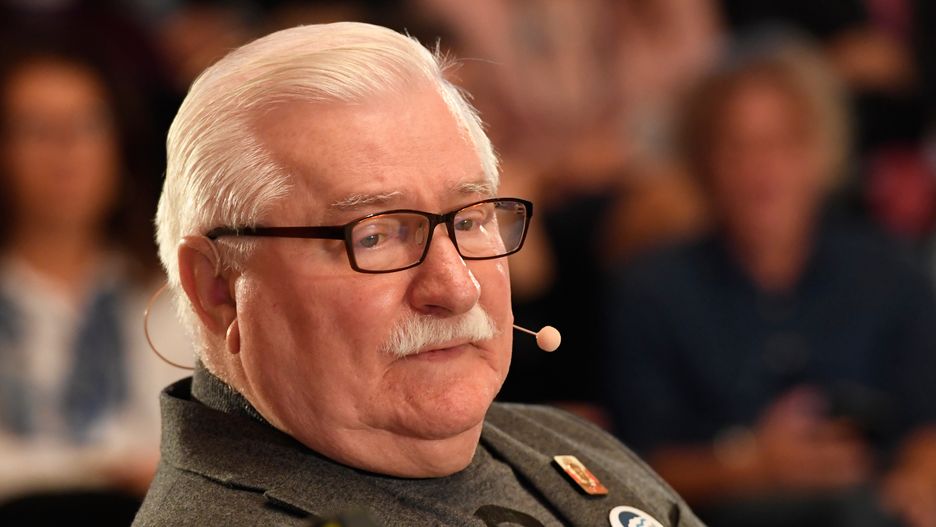 Praga. Lech Wałęsa podczas międzynarodowej konferencji Forum 2000