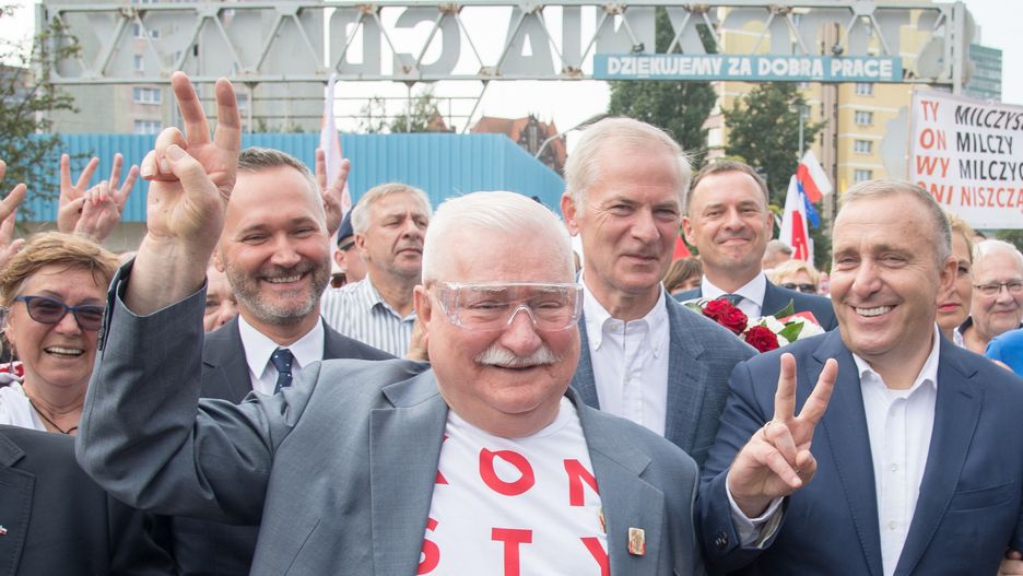 Lech Wałęsa w Stoczni Gdańskiej (w tle Grzegorz Schetyna, Sławomir Rybicki i Jarosław Wałęsa) - zdj. arch.