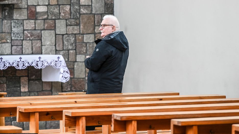 Koronawirus w Polsce. Lech Wałęsa znowu osobiście uczestniczył we mszy świętej