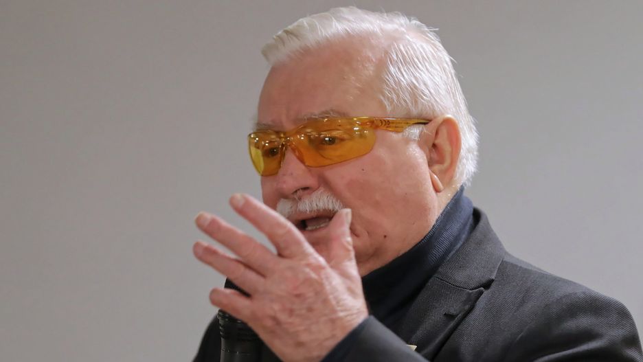 Były prezydent Lech Wałęsa przyznał, że aktualnie ma 25 koszulek z napisem "Konstytucja"
