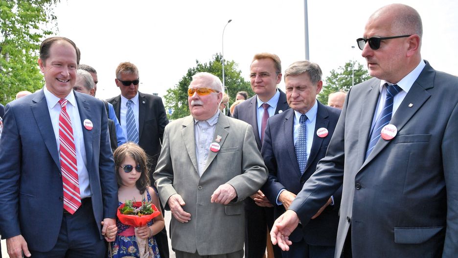 Lech Wałęsa i Leszek Balcerowicz brali udział w odsłonięciu nazwy ronda im. 4 czerwca 1989 r.