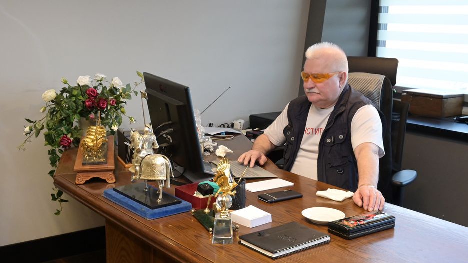 Były prezydent Lech Wałęsa zorganizował publiczną zbiórkę podpisów na Facebooku