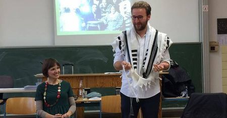 "Wynajmij Żyda". Tak apelują do Niemców