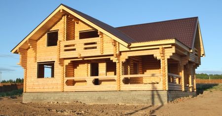 Dom z bali: jak dbać o drewnianą elewację?