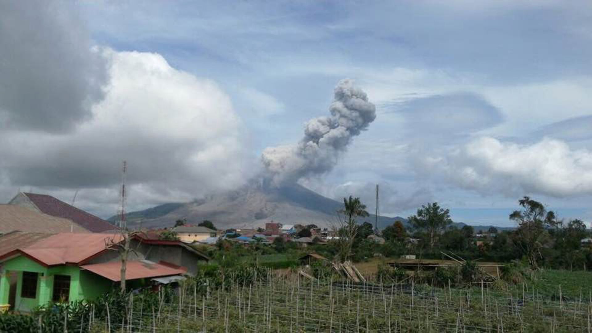 Wybuchł potężny wulkan. Tysiące ludzi ewakuowanych