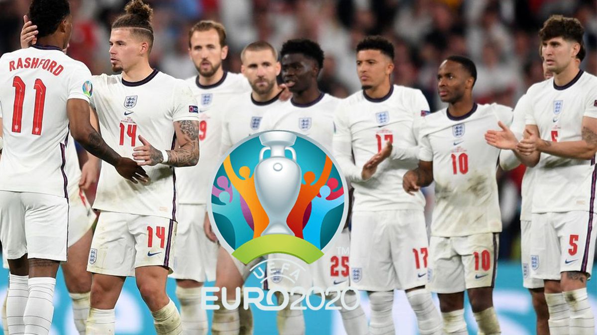 Euro 2020 - piłkarze podczas wręczania medali