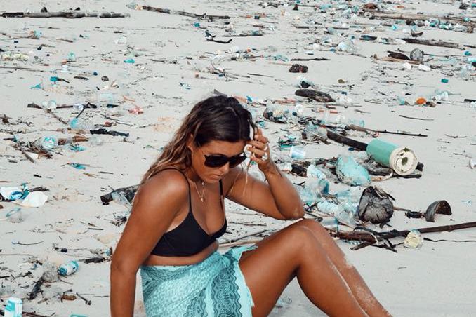 Plaże na "rajskich" wyspach toną w śmieciach. Instagram kontra rzeczywistość