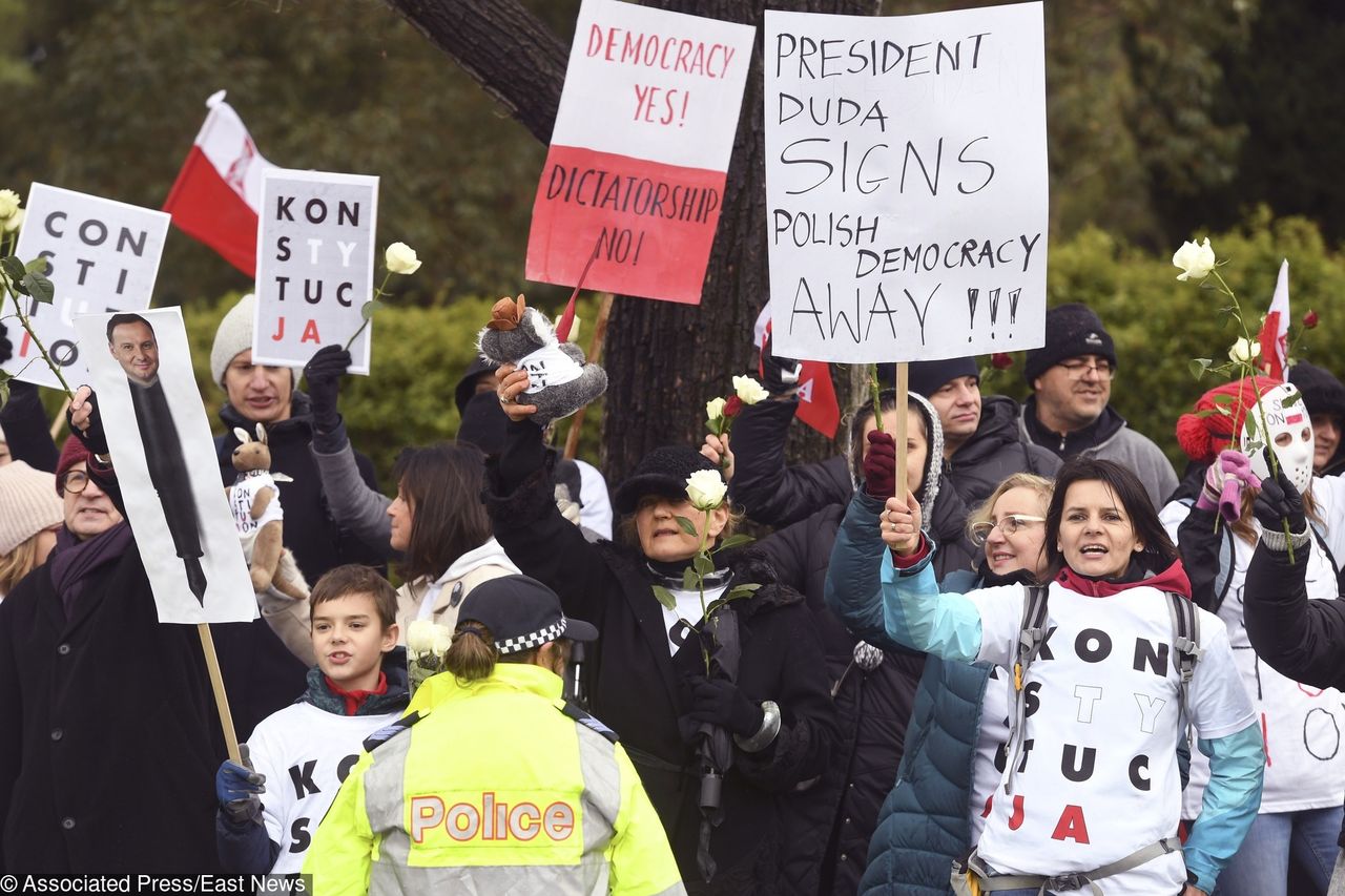 "Polacy, będziemy za was protestować w Australii!" Prezydenta dopadli przeciwnicy