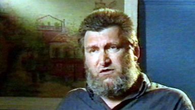 Jack Roche podczas wywiadu w TV